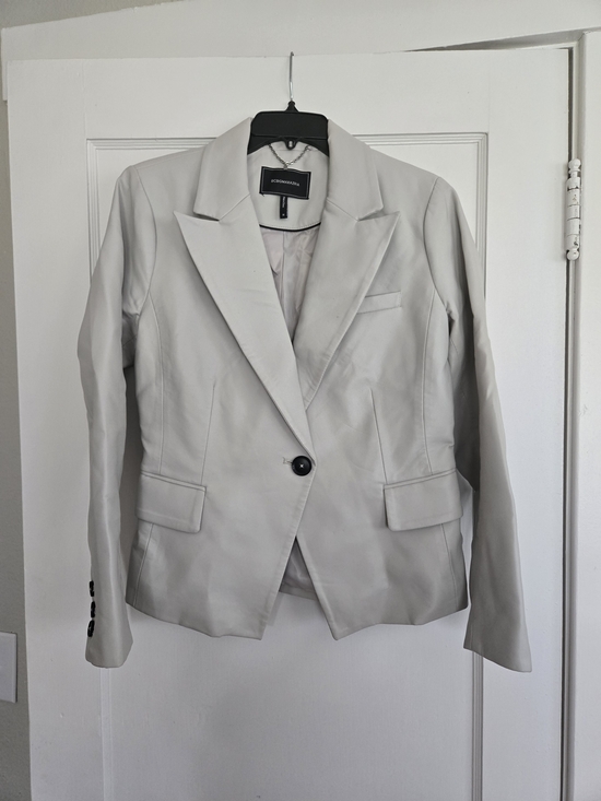 BCBGMaxAzria Jackets & Blazers - BCBGMAXAZRIA Women's Light Gray Single-Button Blazer